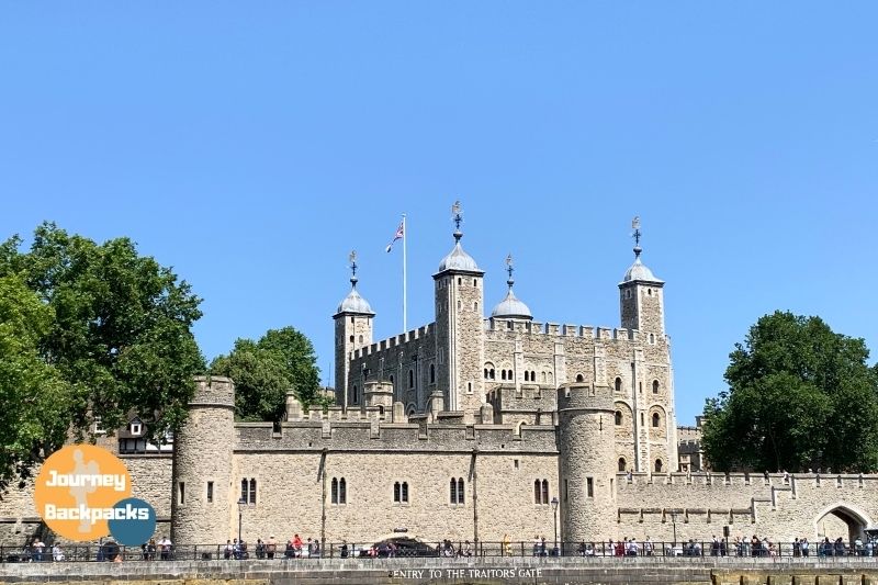 倫敦塔不僅僅是一座塔，它還曾是堡壘、鑄幣廠，甚至被用作為動物園、監獄、刑場。（圖／酒妮背包攝）