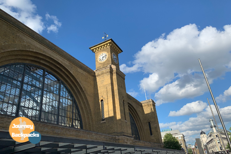 國王十字車站是倫敦知名的大車站，裡面有哈利波特的九又四分之三月台。（圖／酒妮背包攝）