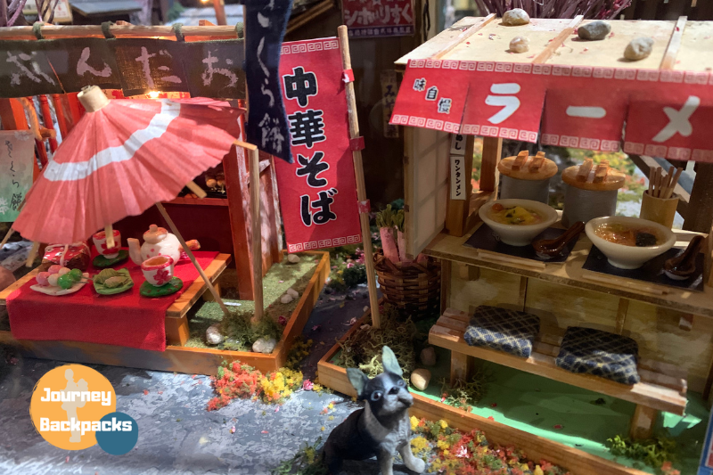 袖珍博物館：日本商店街的中華麵舖。（圖／酒妮背包攝）